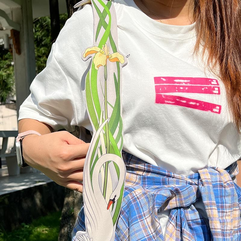 Pre-sale Swan Crossbody Phone Strap | NueShiny & PIPIZU