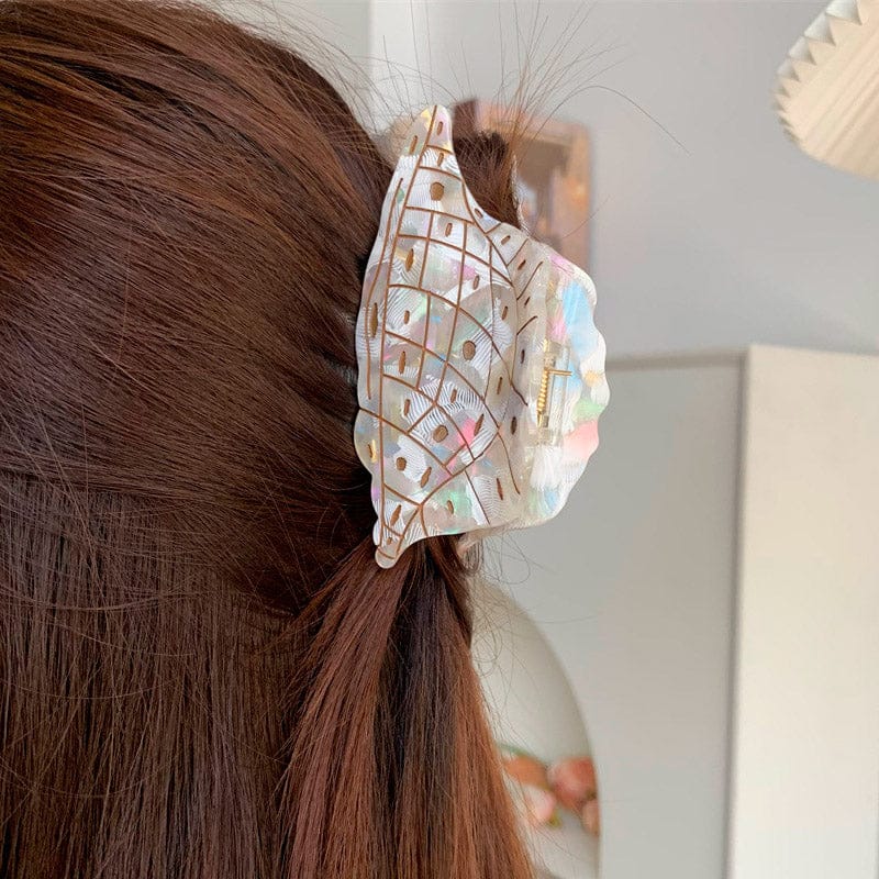 Medium Beige Textured Conch Hair Claw Clips | NueShiny