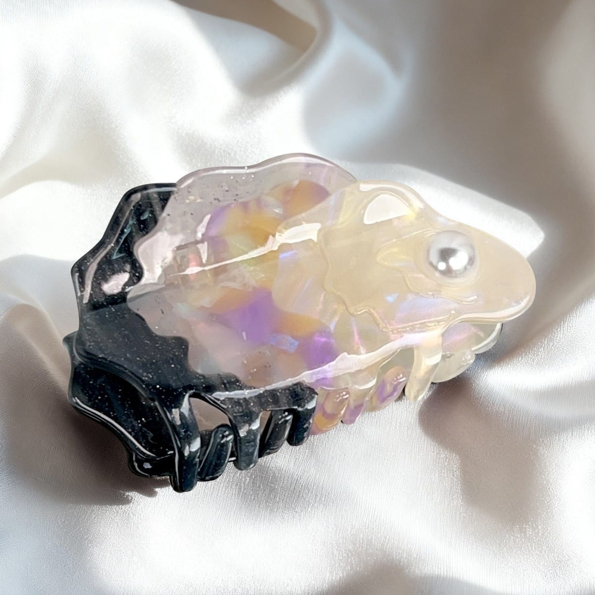 Medium Cartoon Oyster Hair Claw | NueShiny
