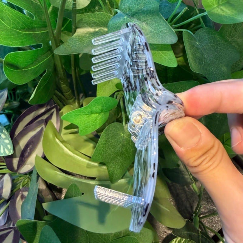 Medium Marble Skull Hair Claw NueShiny