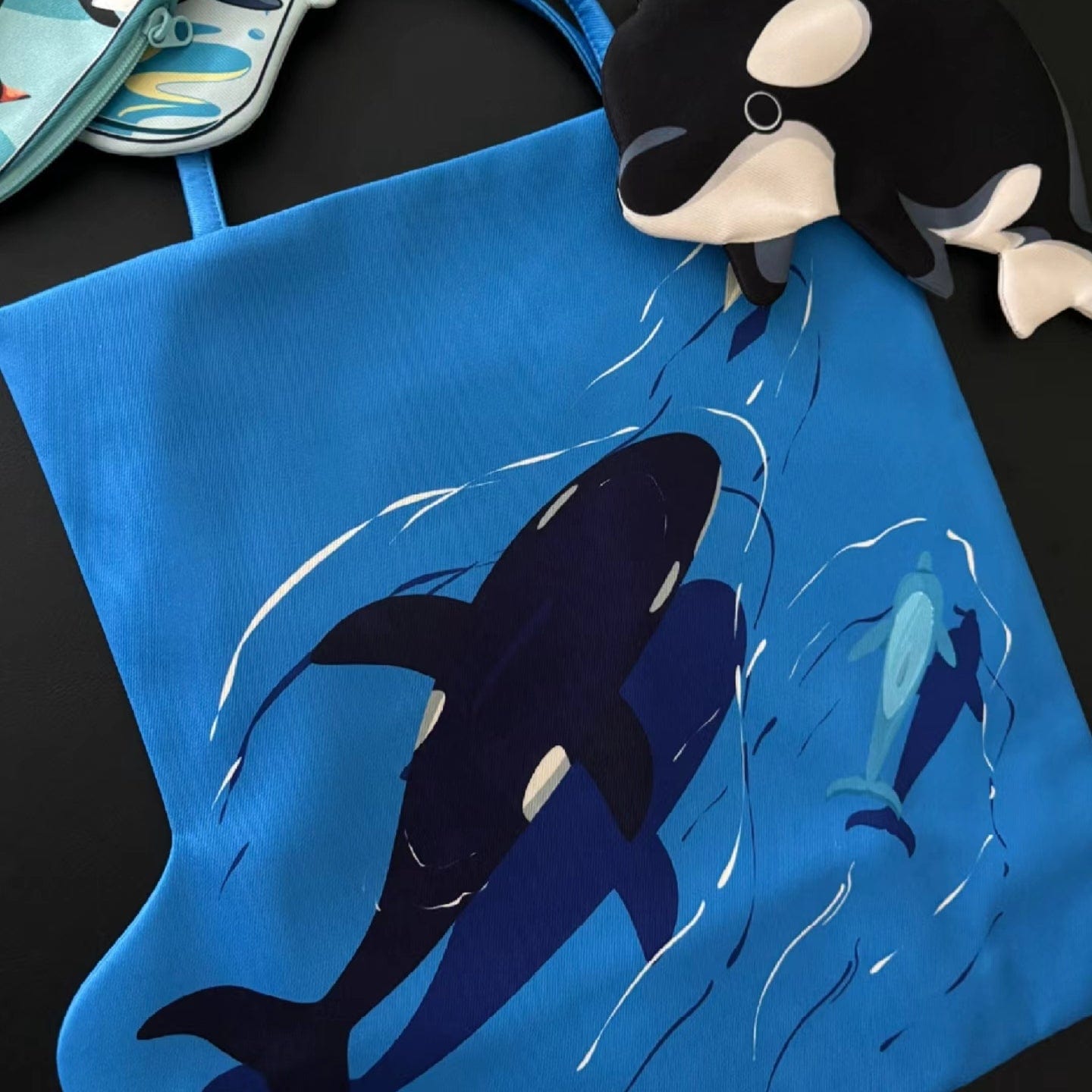 Dual-Sided Orca vs Seal Shoulder Bag | NueShiny & PIPIZU