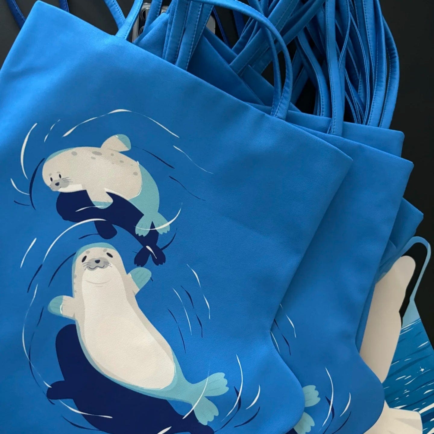 Dual-Sided Orca vs Seal Shoulder Bag | NueShiny & PIPIZU