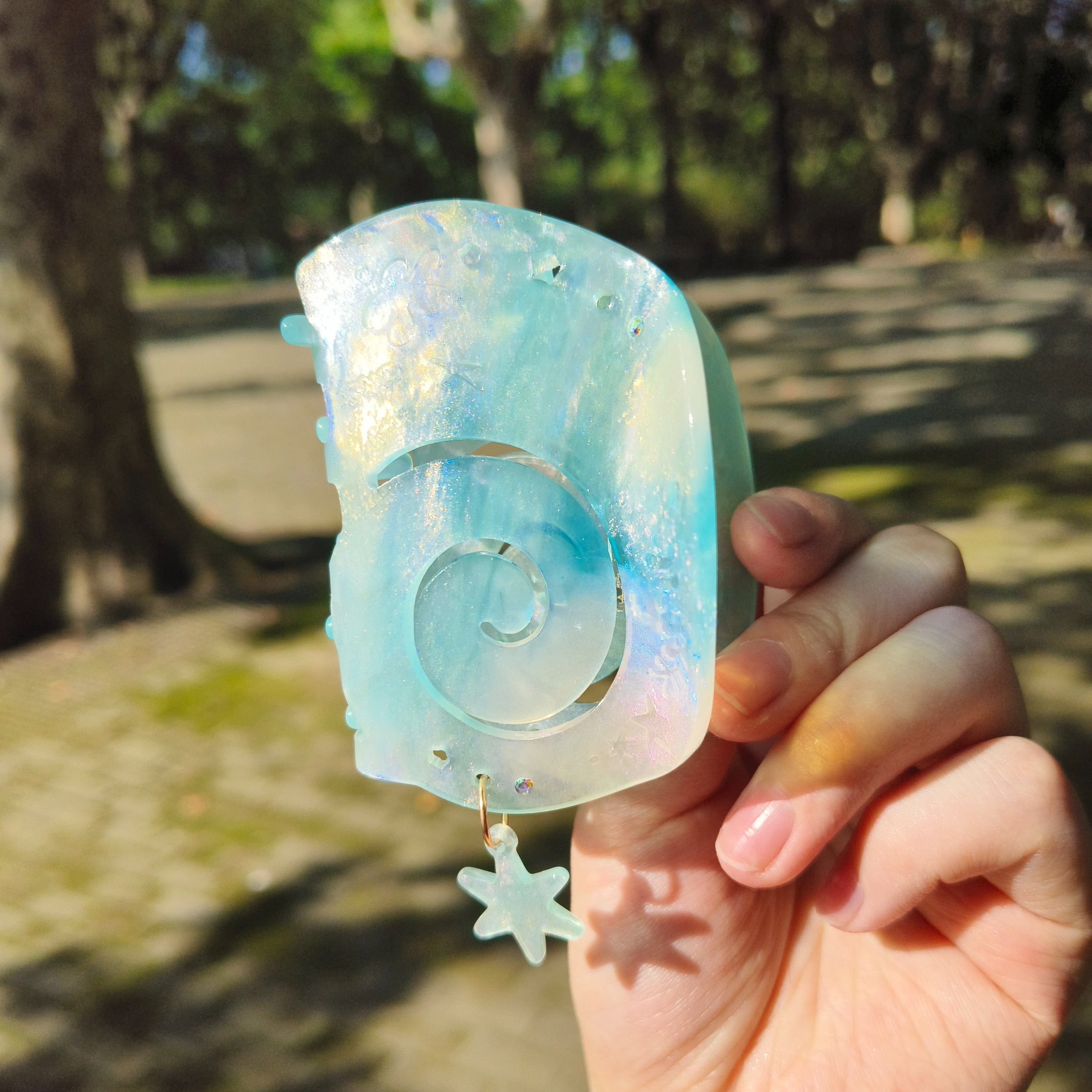 Medium Rippling Blue Shell Hair Claw Clips | NueShiny & Be warm  in