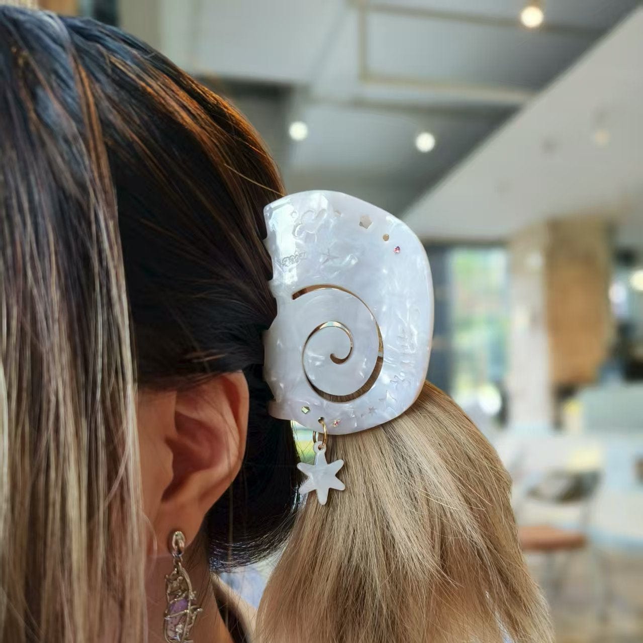 Medium Shell Color Shell Hair Claw Clips | NueShiny & Be warm  in