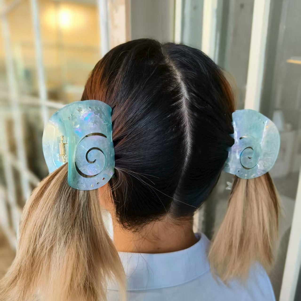 Medium Rippling Blue Shell Hair Claw Clips | NueShiny & Be warm  in