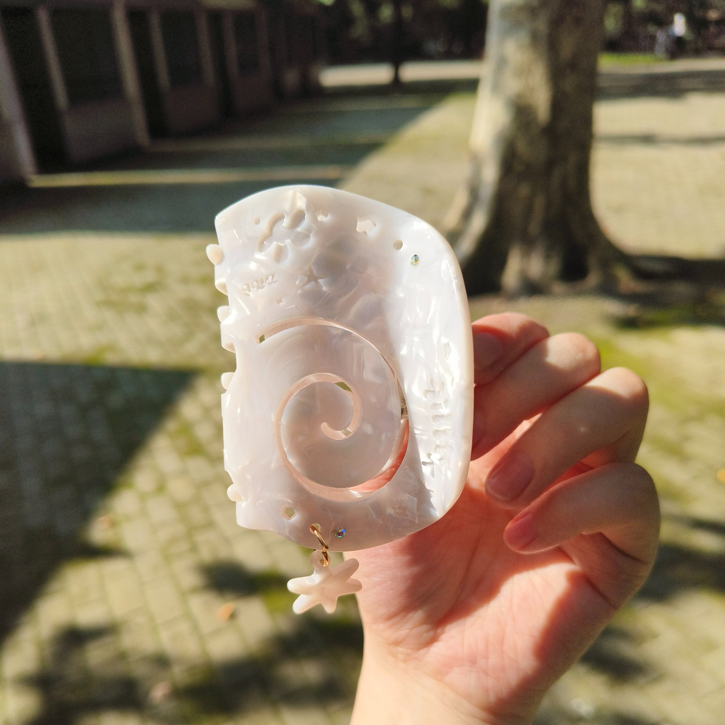 Medium Shell Color Shell Hair Claw Clips | NueShiny & Be warm  in