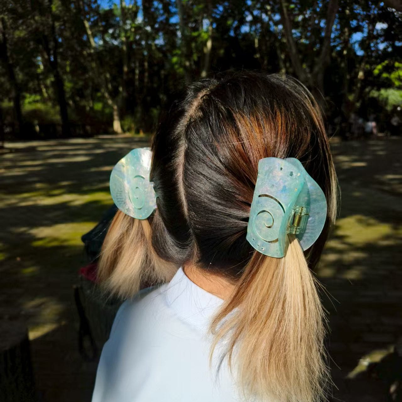 Medium Rippling Blue Shell Hair Claw Clips | NueShiny & Be warm  in