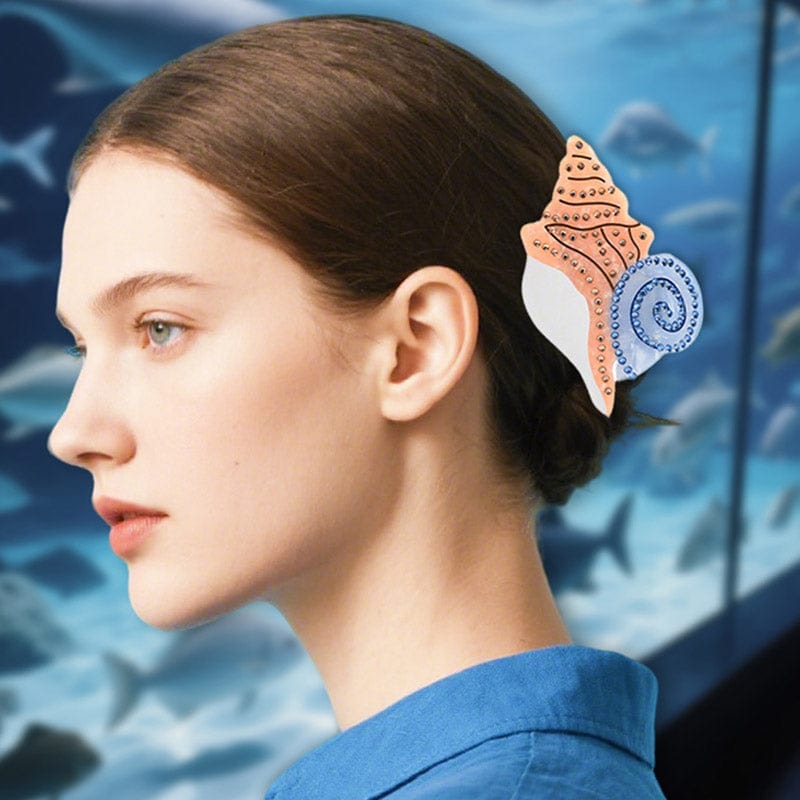 Medium Diamond-Encrusted Conch Hair Claw | NueShiny