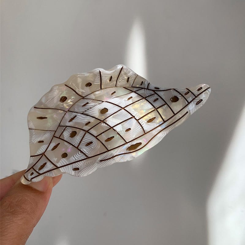 Medium Beige Textured Conch Hair Claw Clips | NueShiny